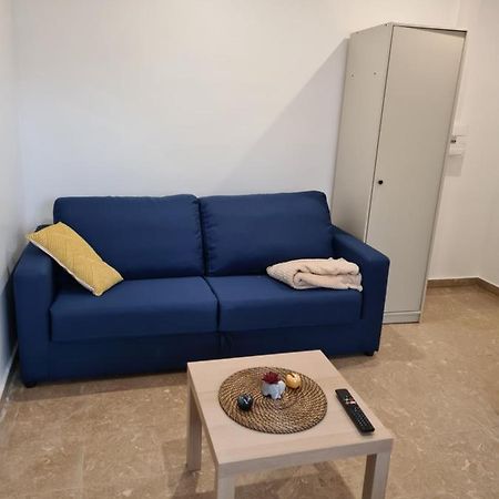 Studio Independant Et Bien Equipe Avec Veranda Commune Neuilly-sur-Marne Exteriör bild