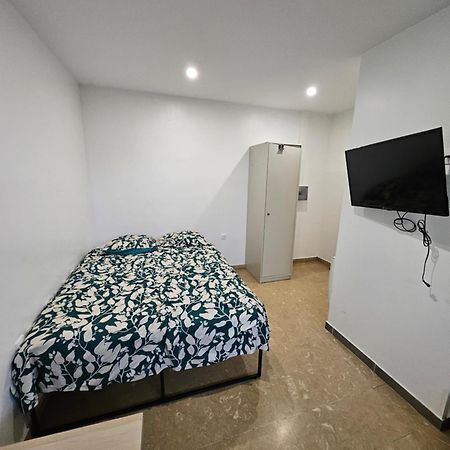 Studio Independant Et Bien Equipe Avec Veranda Commune Neuilly-sur-Marne Exteriör bild