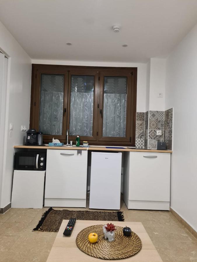 Studio Independant Et Bien Equipe Avec Veranda Commune Neuilly-sur-Marne Exteriör bild