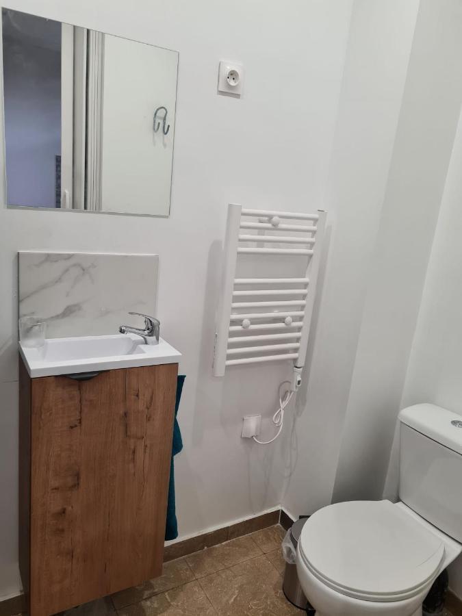Studio Independant Et Bien Equipe Avec Veranda Commune Neuilly-sur-Marne Exteriör bild