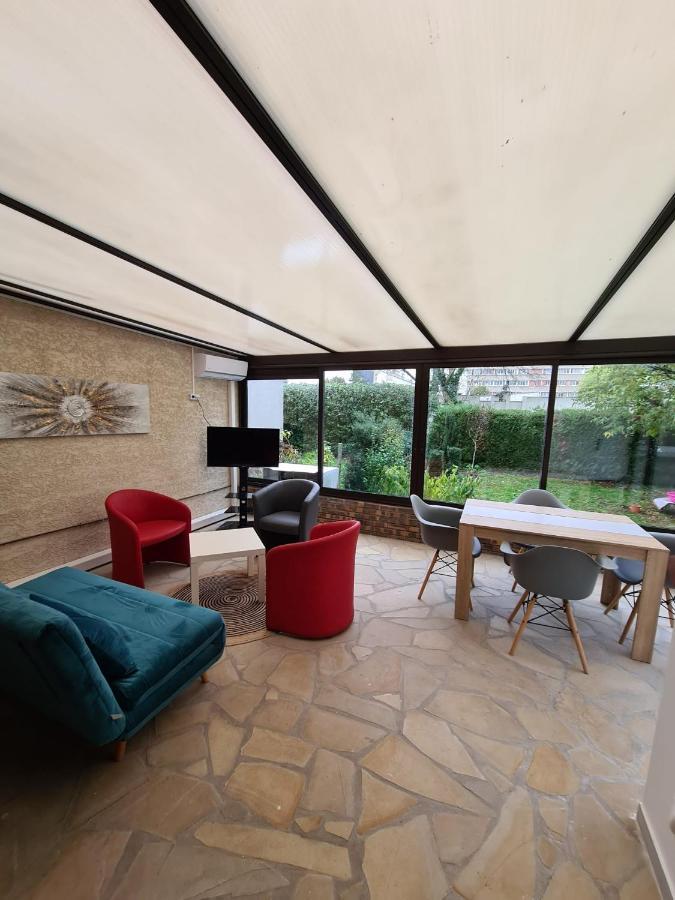 Studio Independant Et Bien Equipe Avec Veranda Commune Neuilly-sur-Marne Exteriör bild