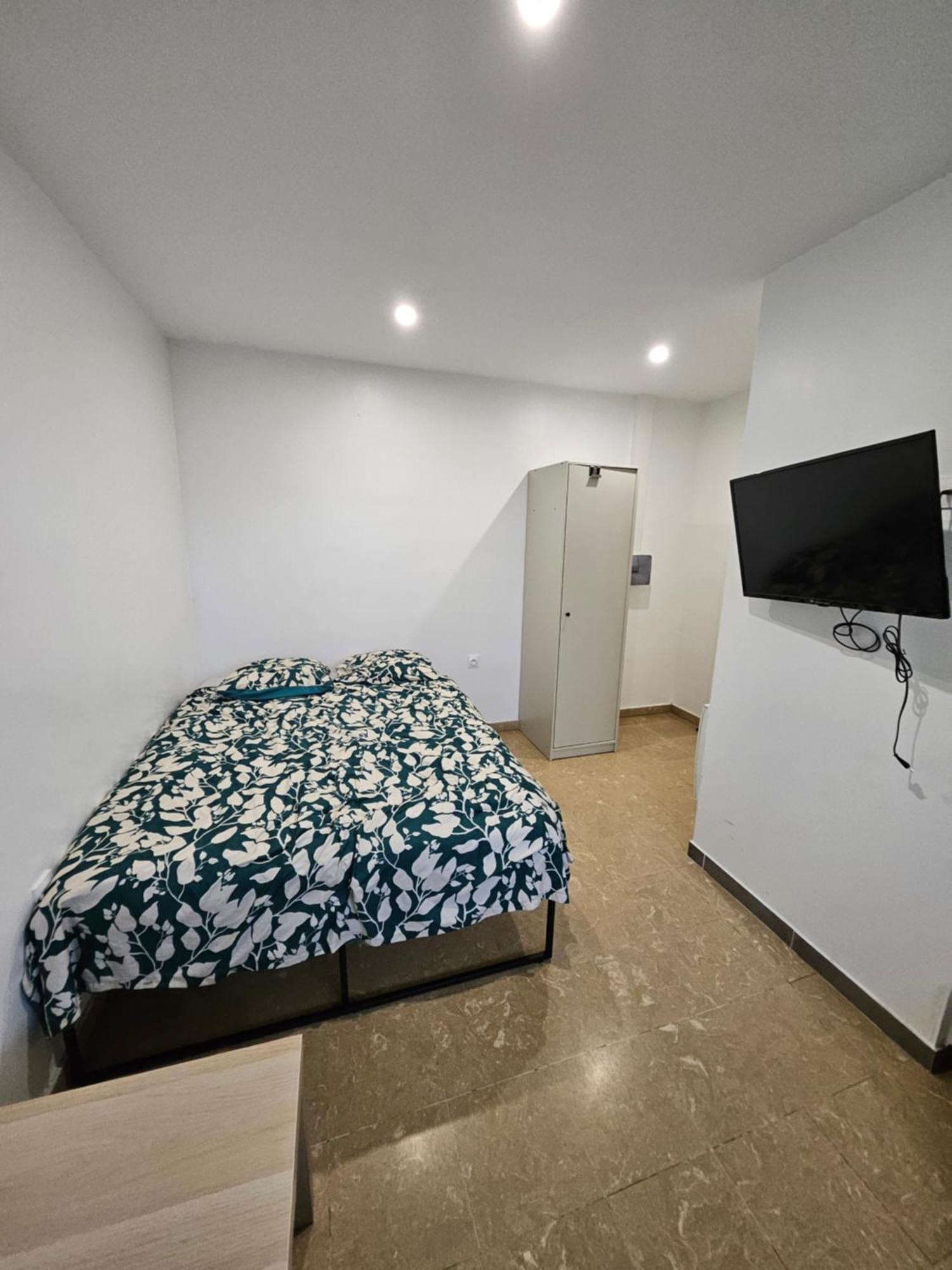 Studio Independant Et Bien Equipe Avec Veranda Commune Neuilly-sur-Marne Exteriör bild